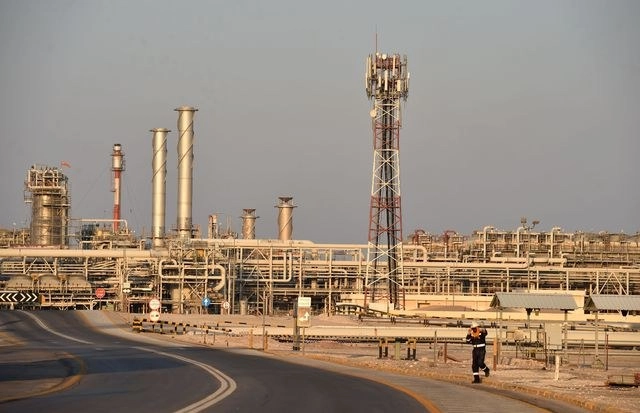En imagen de archivo, planta procesadora saudita de Aramco en Abqaiq. Foto Afp