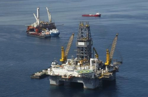 En la imagen, plataforma petrolera Driller III en el Golfo de México. Foto Ap