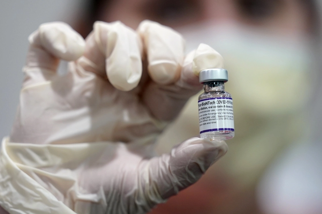 La vacuna Pfizer-BioNTech cuanta con la plena autorizació de la FDA para los mayores de 16 años. Foto Ap / Archivo