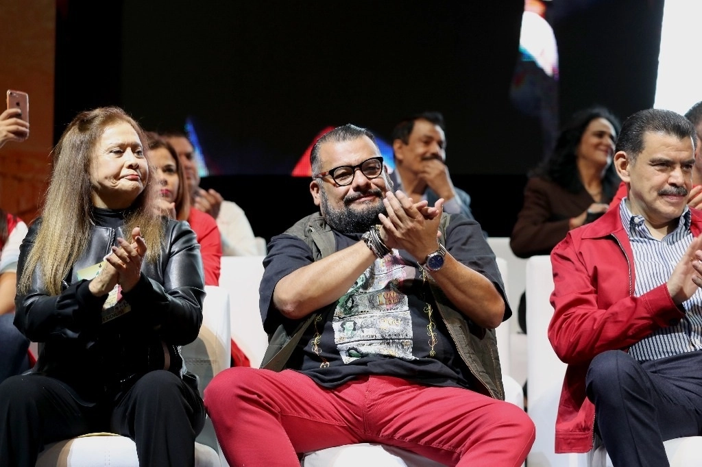 Cuauhtémoc Gutiérrez de la Torrre (centro) junto a Guillermina de la Torre y Francisco Olvera en febrero de 2020. Foto María Luisa Severiano 