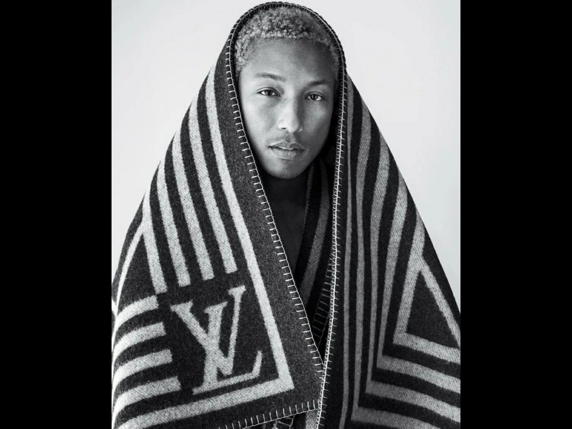 El productor y cantante de ‘Happy’, Pharrell Williams ocupará el sitio como diseñador artístico de la marca Louis Vuitton tras el fallecimiento de Virgil Abloh. Foto tomada de Twitter @LouisVuitton