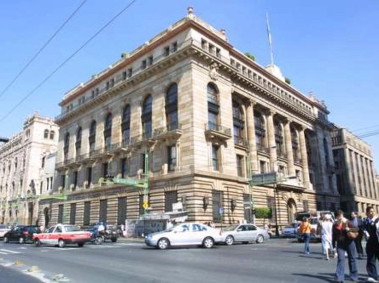 Fachada del Banco de México, en el Centro Histórico de la capital del país. Foto Yazmín Ortega Cortés / Archivo