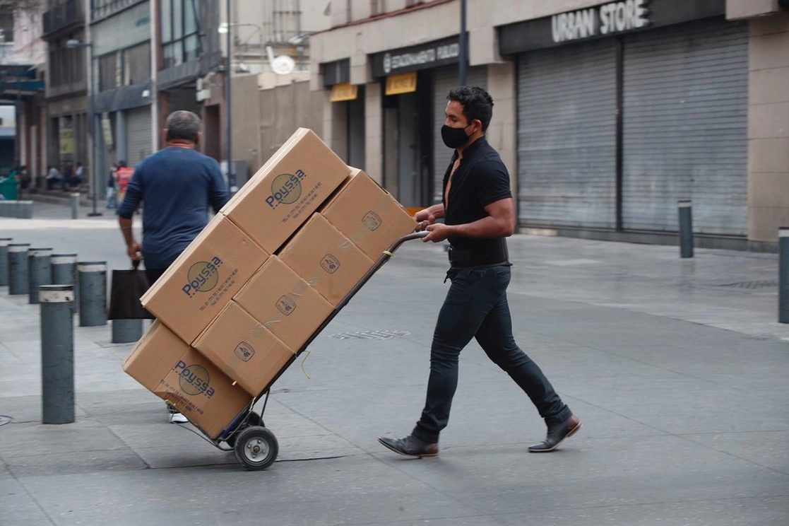 Locales del Centro Histórico de la CDMX permanecen cerrados como medida para evitar conglomeraciones en esta zona. Foto Cristina Rodríguez