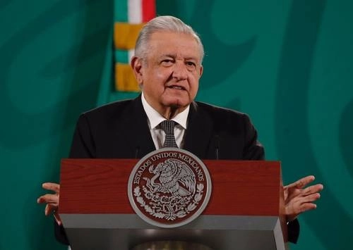 El presidente Andrés Manuel López Obrador, ayer, durante la conferencia matutina en el salón Tesorería de Palacio Nacional. Foto Cristina Rodríguez
