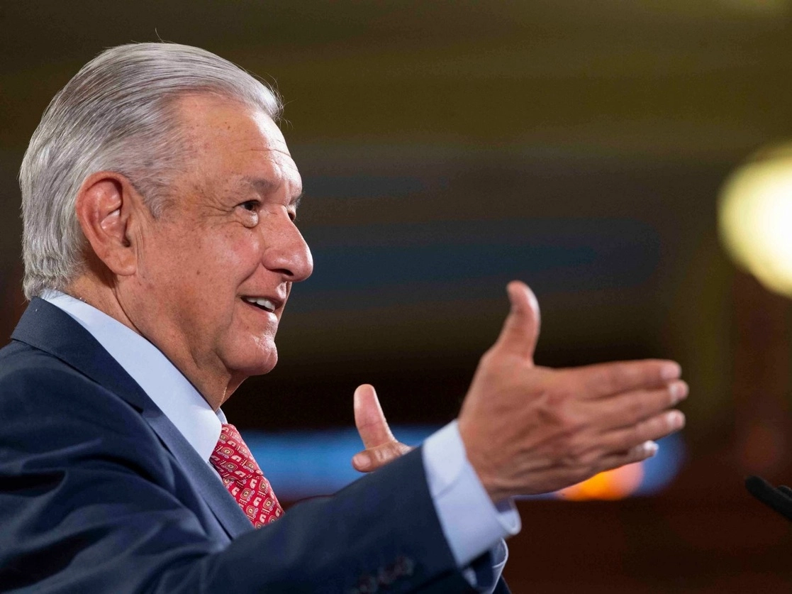 "Me enteré por redes sociales que quieren venir hoy en la noche para traer una serenata; no puedo impedirlo, pero no hace falta, tenemos que cuidarnos por la pandemia", dijo el presidente Andrés Manuel López Obrador. Foto cortesía Presidencia