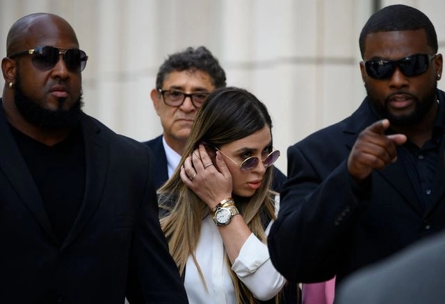 En imagen del 17 de julio de 2019, la esposa de ‘El Chapo’, Emma Coronel, a su salida de la corte de Brooklyn, en Estados Unidos. Foto Afp 