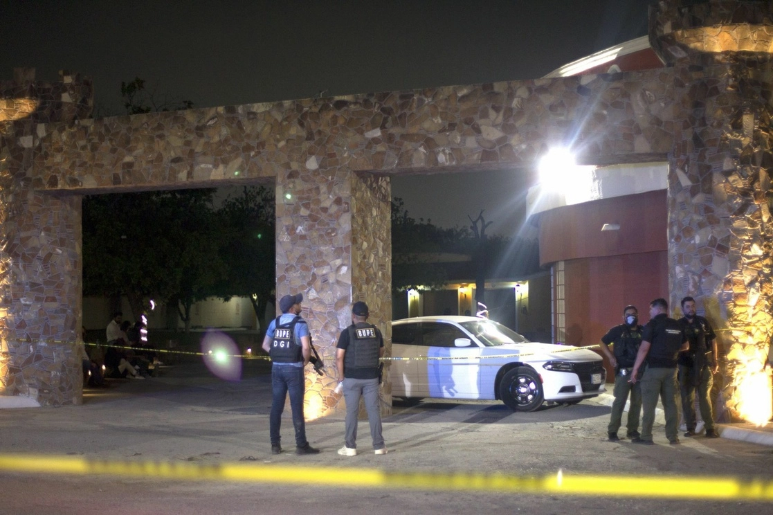 Policías durante el hallazgo del cuerpo de Debanhi, tras el operativo de búsqueda. Foto Cuartoscuro
