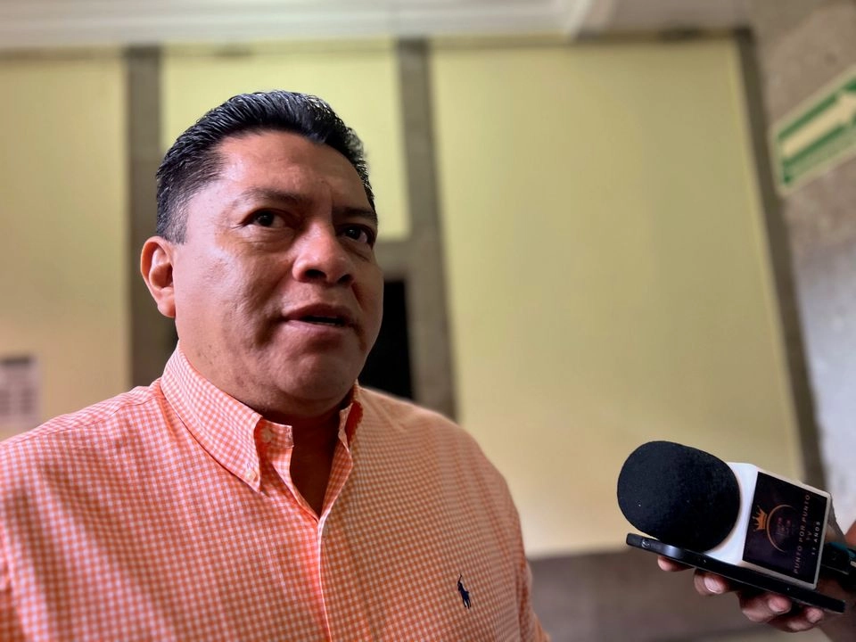 “A título personal han llegado algunas amenazas de extorsión hacia mi persona, hacia mi esposa, unas llamadas a mi señora madre; pero bueno, son extorsiones, ya pusimos la denuncia ante la Fiscalía (estatal) y están haciendo la investigación que procede”, aseguró esta mañana. Foto 