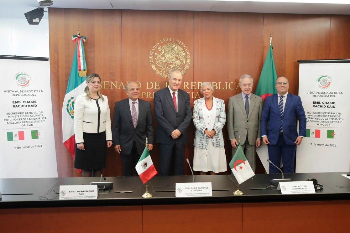 El secretario general del Ministerio de Asuntos Exteriores de la República Argelina Democrática y Popular, Chakib Rachid Kaid, pidió en el Senado revitalizar las relaciones entre México y su país. Foto tomada de la cuenta de Twitter @MorenaSenadores
