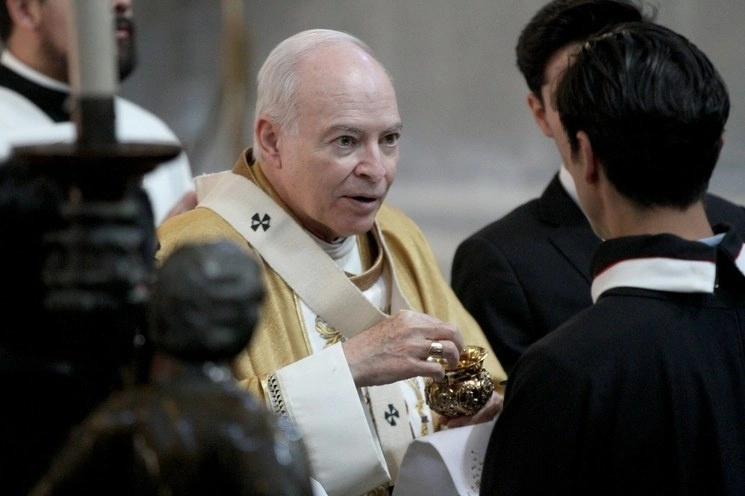 El cardenal Carlos Aguiar Retes en la homilía dominical en la Catedral Metropolitana en el Centro Histórico de la CDMX. Foto María Luisa Severiano / Archivo