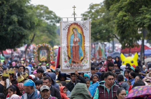 Peregrinos guadalupanos en la Ciudad de México. Foto Pablo Ramos/ La Jornada