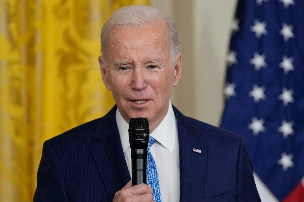 El presidente Joe Biden pidió a los entes reguladores de Estados Unidos restablecer normas más estrictas para los bancos medianos, con el objetivo de evitar futuras crisis tras la quiebra del Silicon Valley Bank. Foto Ap