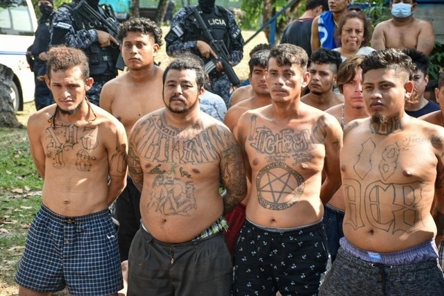 Desde que se decretó el estado de excepción en El Salvador, el 27 de marzo, 16 mil pandilleros detenidos en respuesta a una ola de homicidios. Foto Europa Press / Archivo 