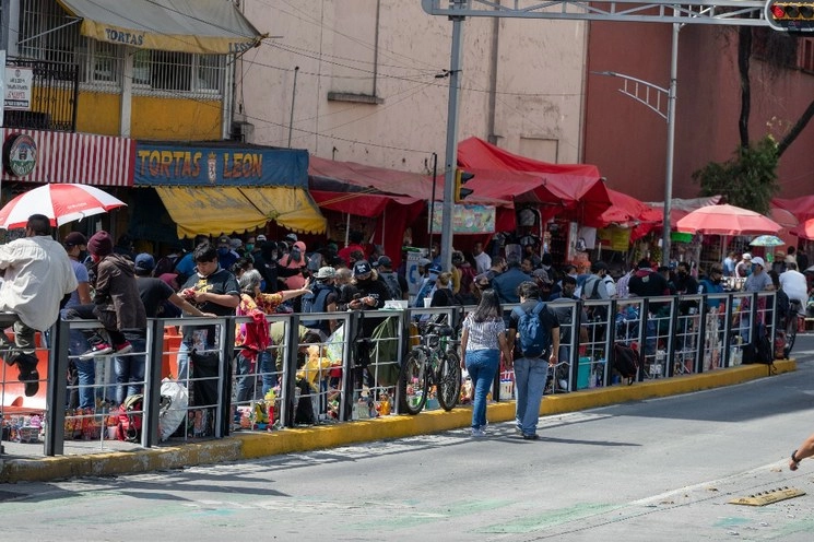 La calle Balderas, esquina con Paseo de la reforma, en la zona de la Alameda Central, en el Centro Histórico de la Ciudad de México, el 18 de julio de 2020. Foto Pablo Ramos