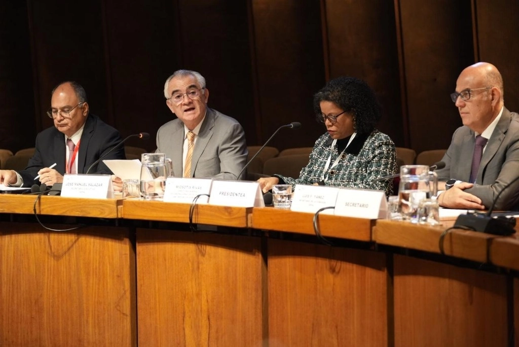 La desigualdad económica y las debilidades de las políticas sociales y de protección social son desafíos que los gobiernos sólo superarán con un enfoque integral de transformación, declaró José Manuel Salazar-Xirinachs. Imagen tomada de @cepal_onu