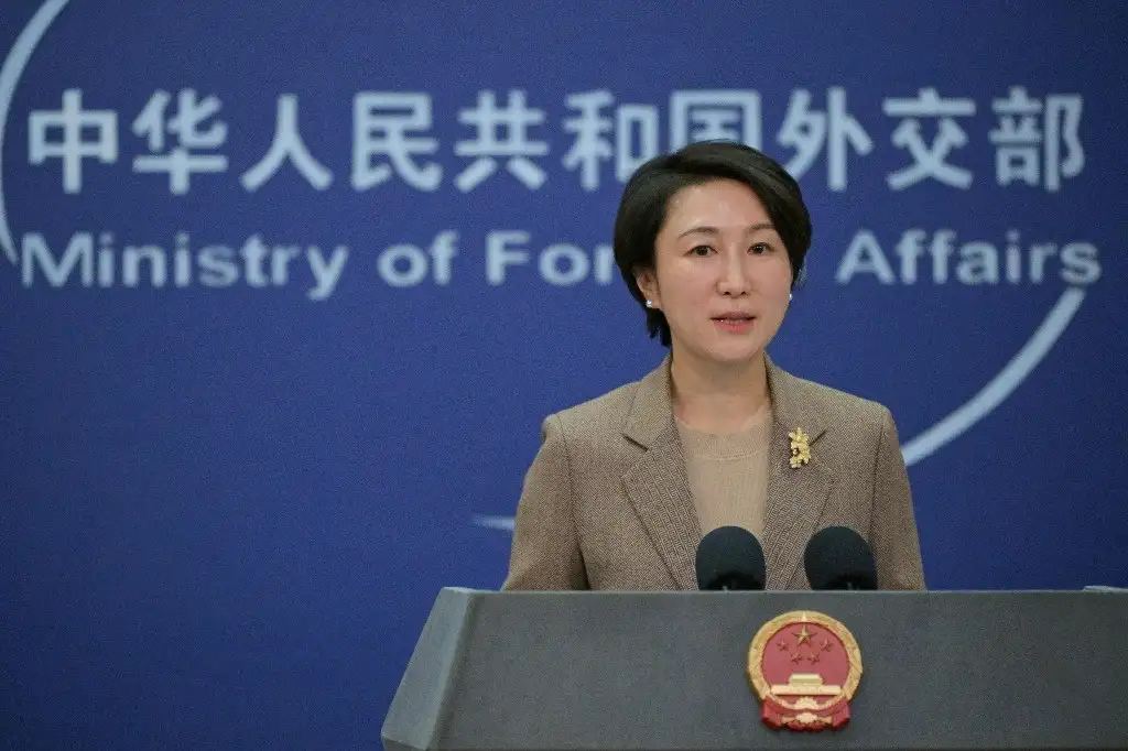 La portavoz del Ministerio de Asuntos Exteriores de China, Mao Ning, habla durante una conferencia de prensa en el Ministerio de Asuntos Exteriores en Pekín, el 15 de enero de 2024. Foto Afp