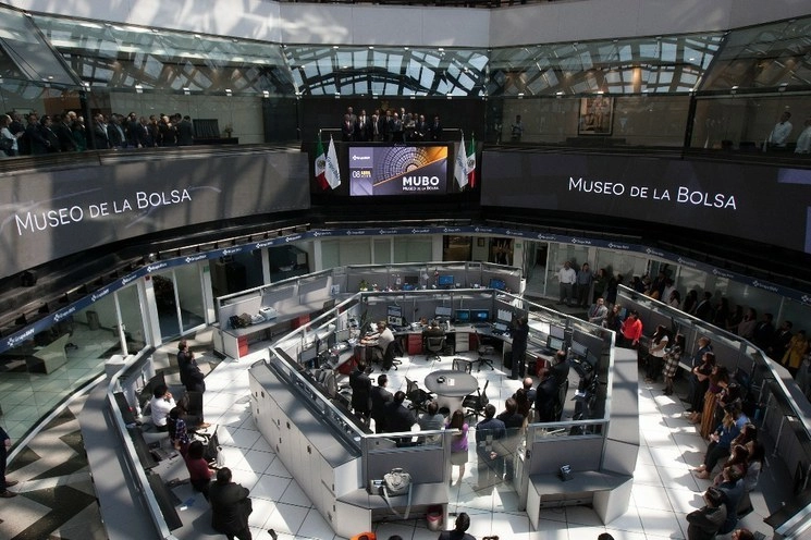 Interior de la Bolsa Mexicana de Valores. Foto Cristina Rodríguez/ archivo