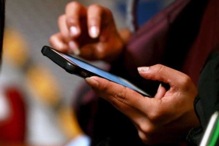 La CNDH pidió a las autoridades que capaciten y evalúen a las personas servidoras públicas encargadas de atender a las víctimas de violencia digital. Foto Luis Castillo / Archivo 