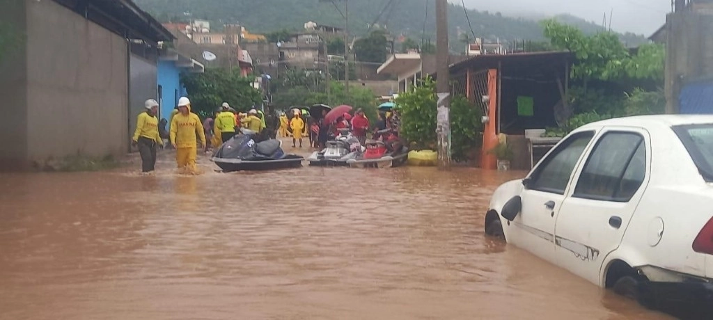 Elementos de la Secretaría de Marina realizan labores del Plan DN-III en Acapulco, ante el paso del huracán ‘John’ por el estado de Guerrero, el 28 de septiembre de 2024. Foto Semar
