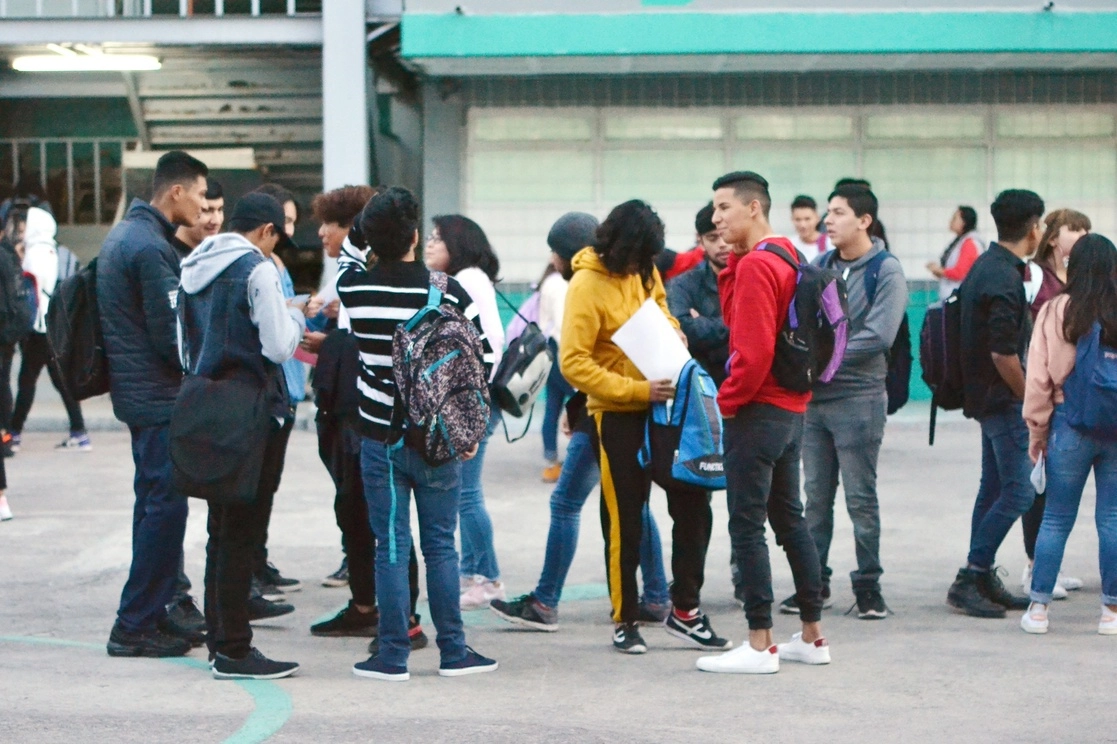El Colbach exhortó a la comunidad escolar del plantel 1 "El Rosario" a dar continuidad con las actividades del semestre en curso. Foto Tomada de https://www.facebook.com/ColegioBachilleres
