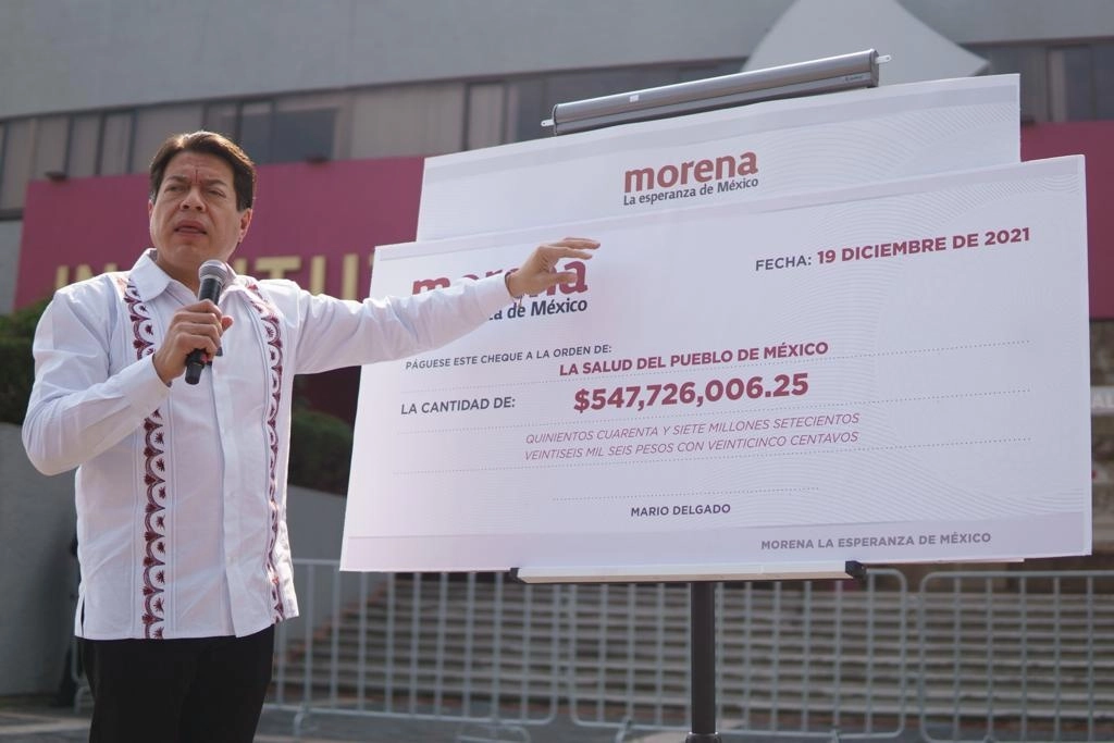 El presidente de Morena Mario Delgado durante una conferencia de prensa en las instalaciones del Instituto Nacional Electoral, en la Ciudad de México, el 19 de diciembre de 2021. Foto Pablo Ramos