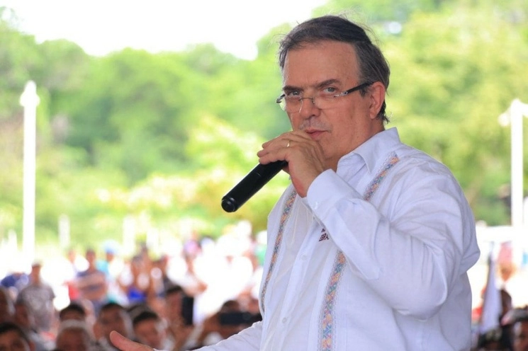 El aspirante a la coordinación de Comités de Defensa de la 4T, Marcelo Ebrard durante una asamblea informativa. Foto tomada de redes sociales