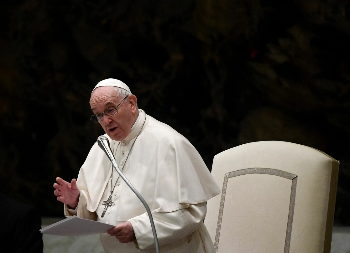 El papa Francisco dio un crítico discurso a los empleados del Vaticano, el 23 de diciembre de 2021. Foto Afp