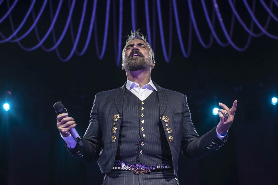 El cantante expresó: “Esperamos mucho porque somos muy creyentes, de La Guadalupana y de Dios; esperamos un gran milagro y se pueda hacer solo si todo mundo nos juntamos y damos un fuerte aplauso, venga”. Foto cortesía César Vicuña