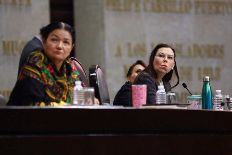 Dulce María Sauri( izquierda), fue una de las diputadas que leyó  el comunicado. Foto Cristina Rodríguez/ Archivo