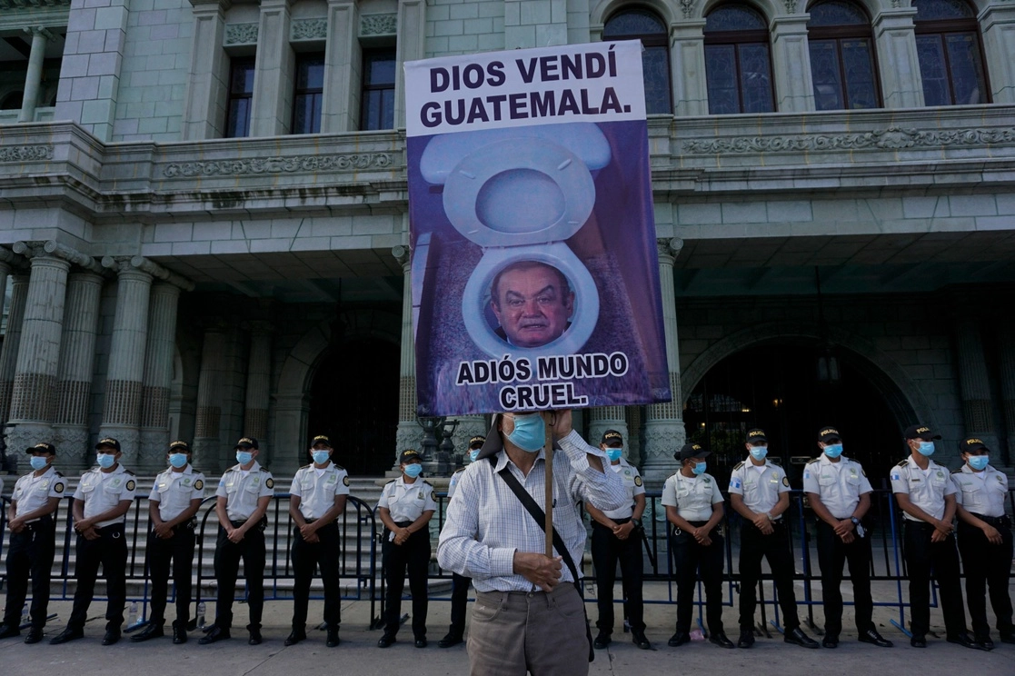 Protesta para exigir la renuncia del presidente de Guatemala, Alejandro Giammattei, el pasado 31 de julio. Foto Afp