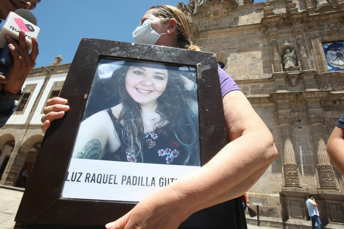 Familiares y amigos de Luz Raquel exigen justicia por su muerte. Foto Arturo Campos Cedillo / Archivo