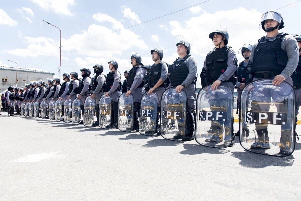 El texto está orientado a "combatir el persistente crecimiento de la criminalidad juvenil", entendida desde el Ejecutivo como "uno de los mayores desafíos para la prosperidad de la nación". Foto @MinSeg 