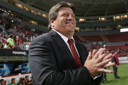Miguel Herrera consideró que en el aspecto deportivo fueron muy pertinentes los cambios dispuestos por la FIFA, especialmente el que aumentó de tres a cinco relevos en cada partido. Foto Jam Media / Archivo