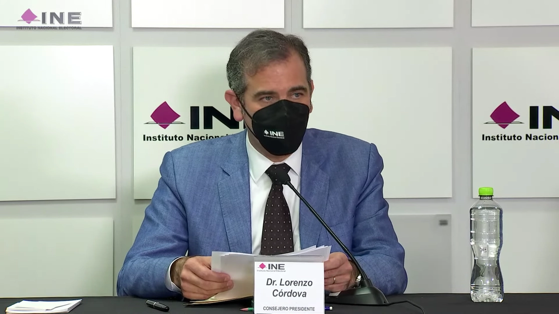 El consejero presidente del INE, Lorenzo Córdova, apeló a los actores políticos evitar “se manche” esta jornada cívica con actitudes antidemocráticas, el 3 de junio de 2022. Imagen tomada de la transmisión en vivo a través del Twitter de 
INETV
