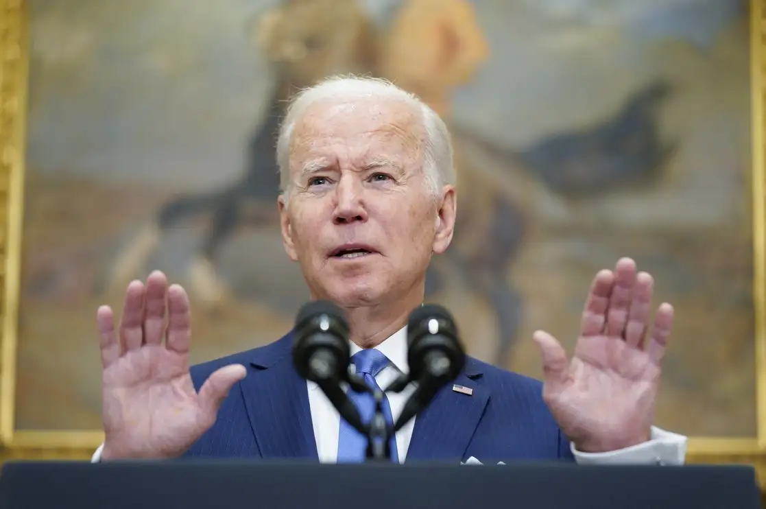 El presidente estadunidense, Joe Biden, habla sobre la guerra en Ucrania en la Sala Roosevelt de la Casa Blanca, en Washington, el 28 de abril de 2022. Foto Ap