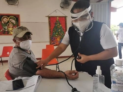 Personal de salud de Campeche inmunizó a trabajadores de la educación contra el Covid-19 en los módulos que se instalaron en la capital. La imagen, del 23 de enero pasado. Foto Lorenzo Chim