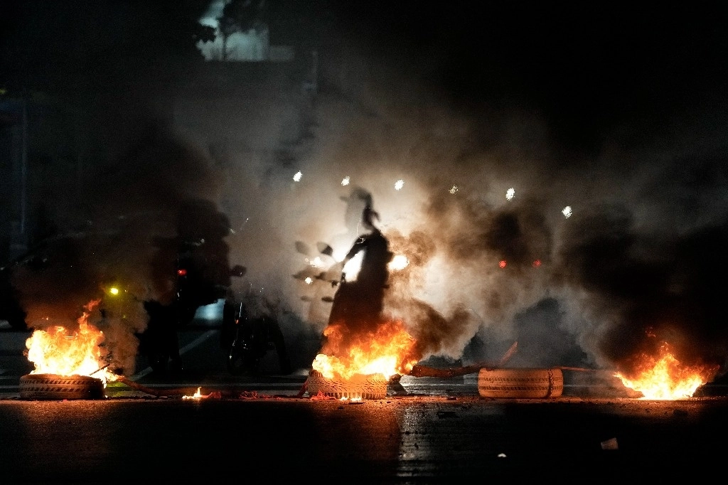 Barricada en Caracas tras las elecciones presidenciales, en imagen del 29 de julio de 2024. Foto Ap