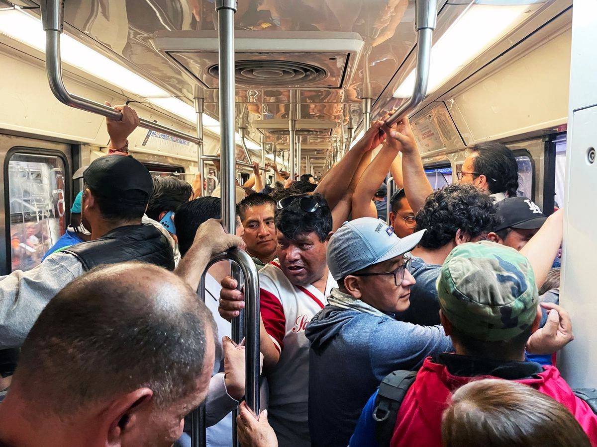 En un comunicado el STC Metro indicó que la dirección general continúa con las distintas reuniones de trabajo con diversos representantes de la administración pública local y metropolitana, así como con representantes populares con la finalidad de generar mejores condiciones en el traslado de los pasajeros. Foto 
