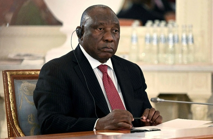 El presidente de Sudáfrica, Cyril Ramaphosa, asiste a una reunión del presidente ruso con delegaciones de líderes africanos en el Palacio Constantine (Konstantinovsky) en Strelna, en las afueras de San Petersburgo. Foto Afp