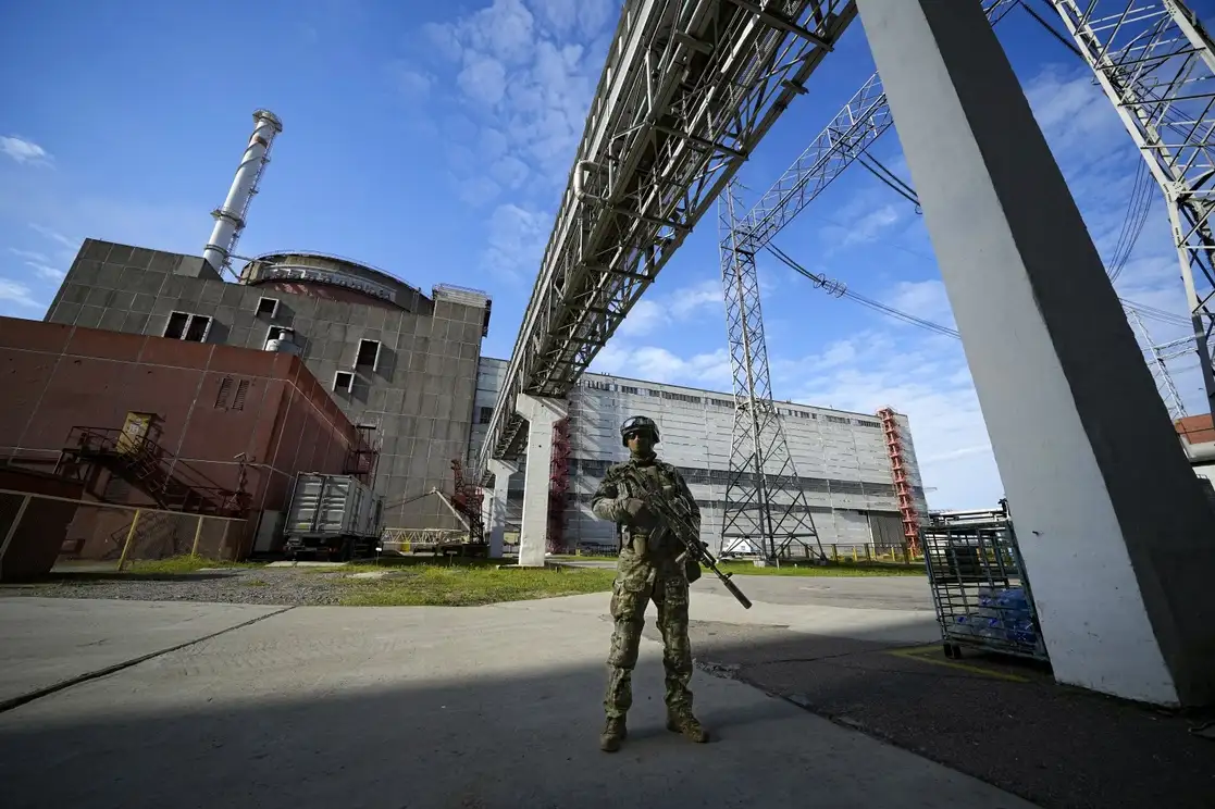 El Organismo Internacional de la Energía Atómica pidió el martes que se establezca una zona de seguridad alrededor de la mayor central nuclear de Europa, la de Zaporiyia. Foto Ap / Archivo