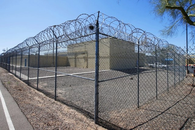 La Alta Comisaria para los derechos humanos de la ONU, Michelle Bachelet, pidió la urgente reducción del número de presidiarios alrededor del mundo. En la imagen, la prisión de Maricopa en Phoenix. Foto Ap 