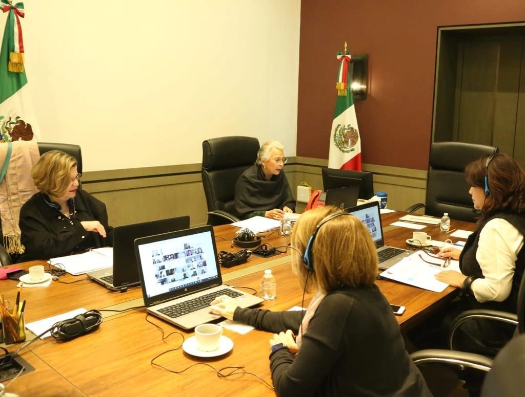 La titular de Gobernación, Olga Sánchez Cordero (extremos derecho superior) presidió una sesión ordinaria del Sistema Nacional de Prevención, Atención, Sanción y Erradicación de la Violencia contra las Mujeres. Foto tomada del Twitter de @M_OlgaSCordero
