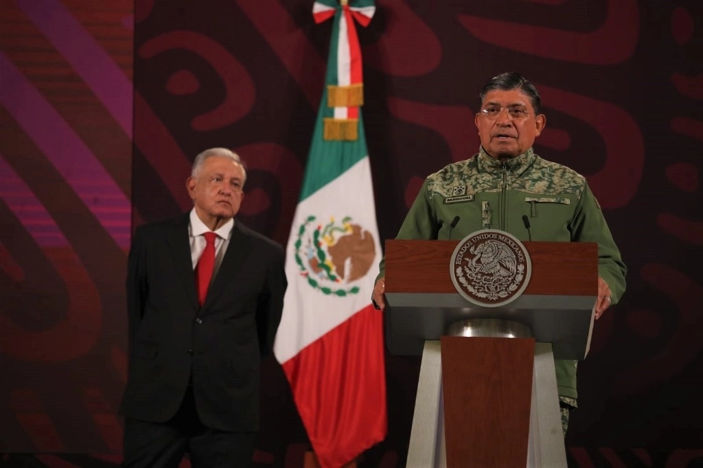El titular de la Sedena, Luis Cresencio Sandoval, durante la conferencia matutina en Palacio Nacional, en la Ciudad de México, el 19 de marzo de 2024. Foto Yazmín Ortega Cortés