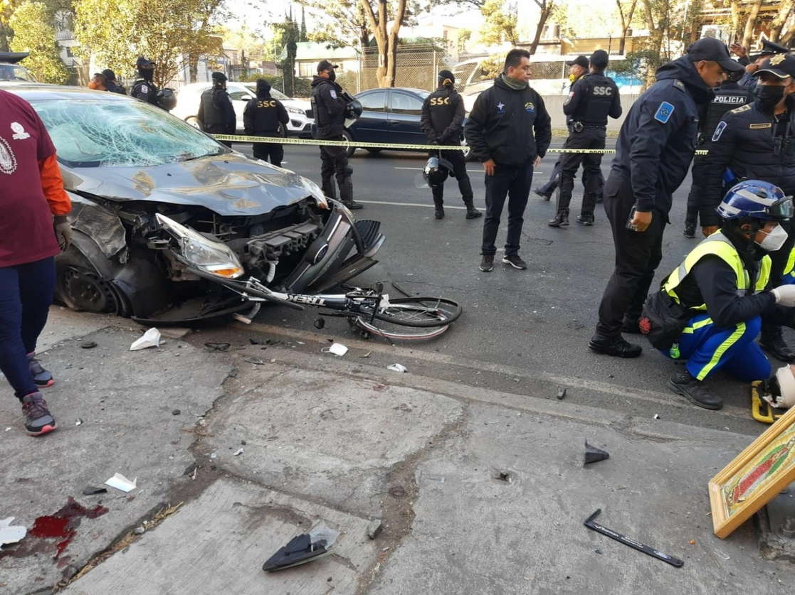 Un grupo de peregrinos procedentes de Xochimilco fueron atropellados en avenida Tlalpan, a la altura de la colonia Centinela, en la alcaldía Coyoacán, por un automovilista. Foto Cuartoscuro