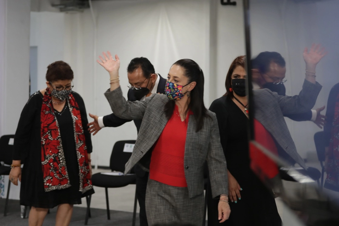 La jefa de Gobierno, Claudia Sheinbaum; la fiscal general de Justicia, Ernestina Godoy, y el presidente del Tribunal Superior, Rafael Guerra, tras la presentación del informe de la Alerta por violencia contra las mujeres en la Ciudad de México, el 27 de abril de 2021. Foto Roberto García Ortiz