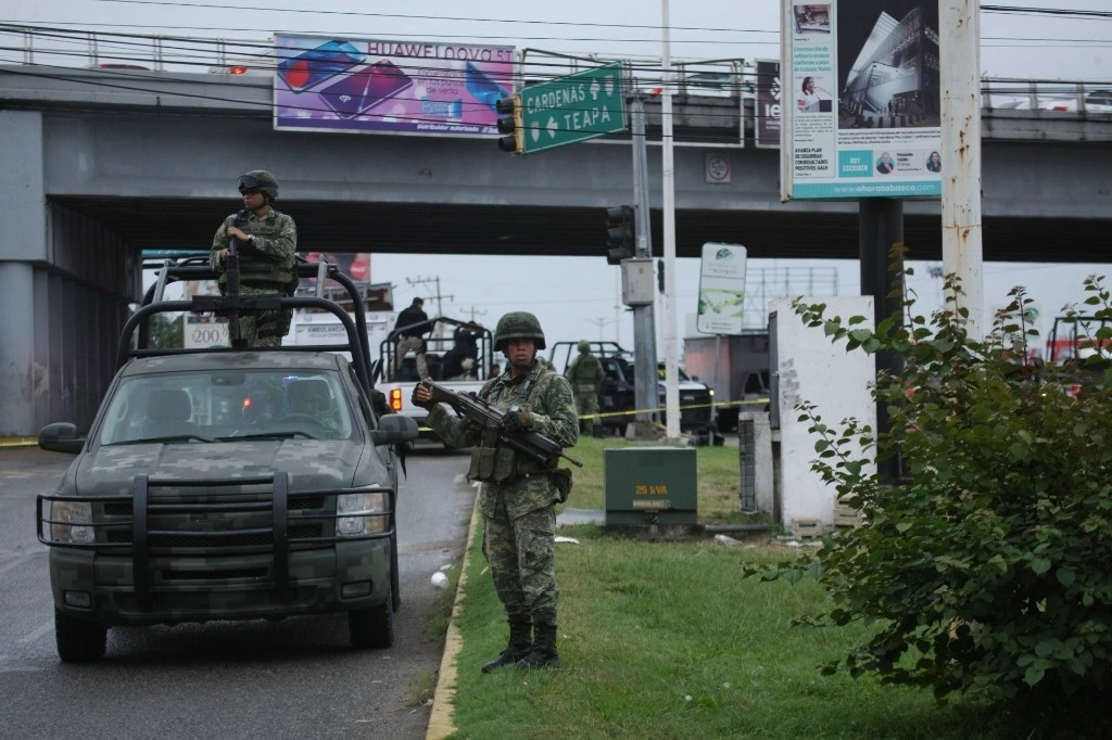 Elementos del Ejército realizan labores de seguridad en Tabasco. Foto Cuartoscuro / Archivo