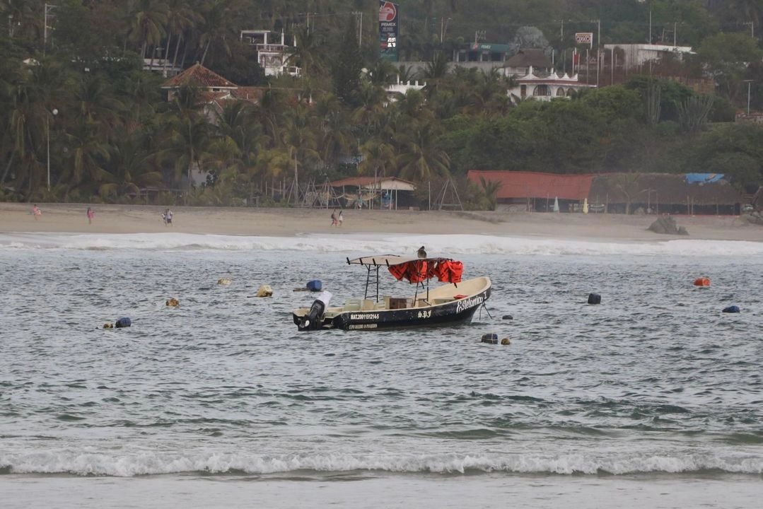 La presidenta Claudia Sheinbaum Pardo informó este martes por la noche que la tormenta tropical Erick en la costa del Pacífico se intensificará en las próximas horas a huracán categoría 2. Foto