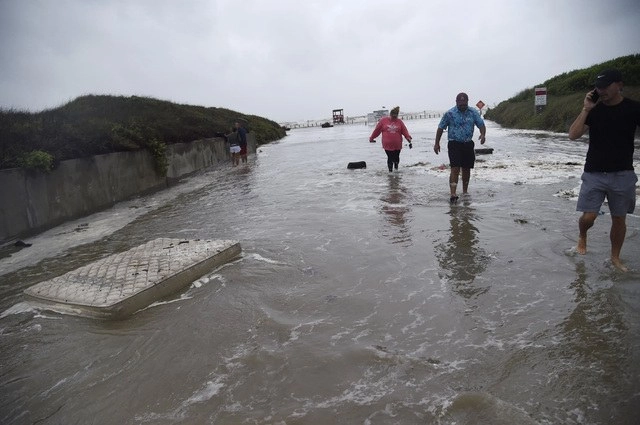 Afectaciones ante la aproximación del huracán ‘Hanna’ en Port Aransas, Texas. Foto Corpus Christi Caller-Times vía Ap