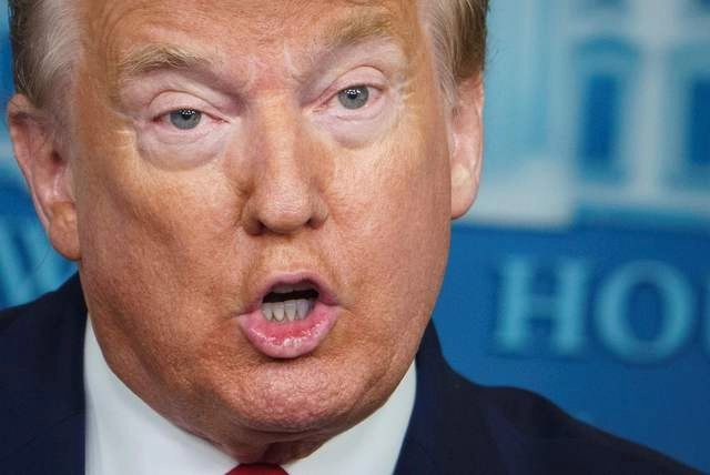 El presidente estadunidense, Donald Trump, pidió a los gobernadores permitir que los lugares de culto reabran de inmediato. Foto Afp