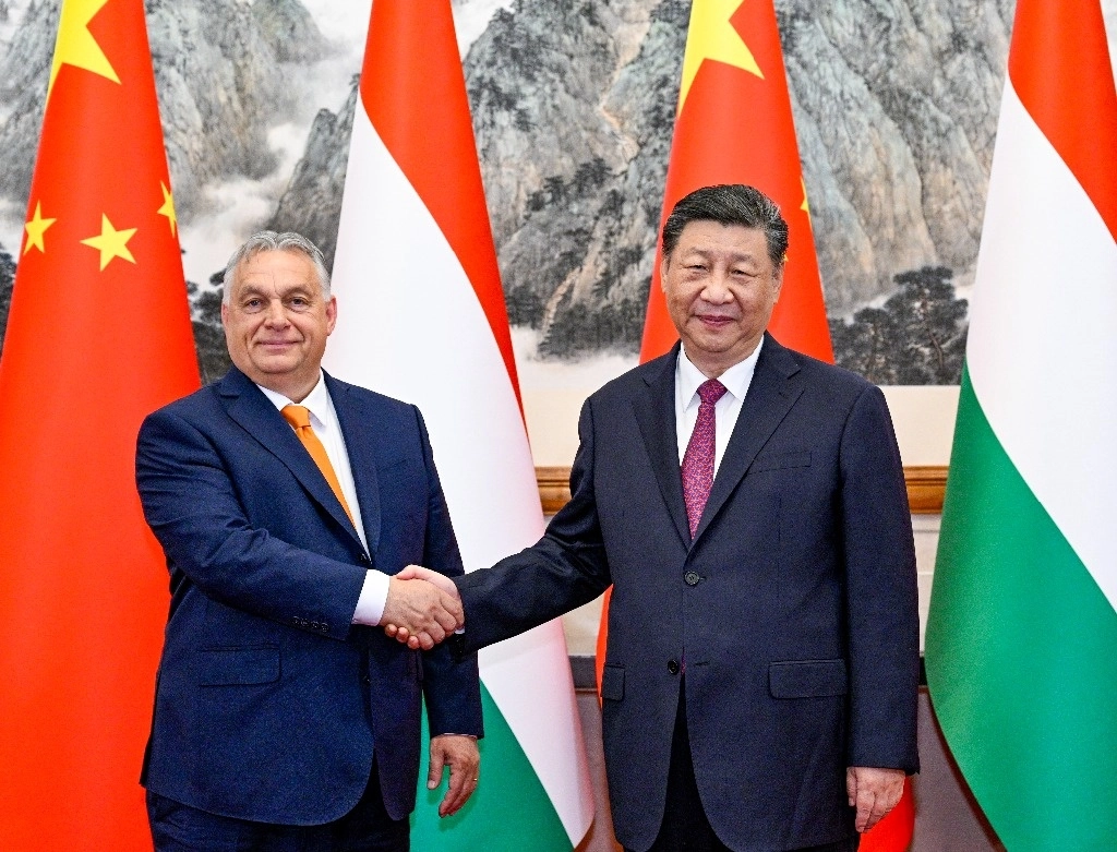 El presidente chino, Xi Jinping, se reúne con el primer ministro húngaro, Viktor Orban, en la Residencia de Huéspedes de Estado Diaoyutai, en Beijing, capital de China, el 8 de julio de 2024. Foto Xinhua 